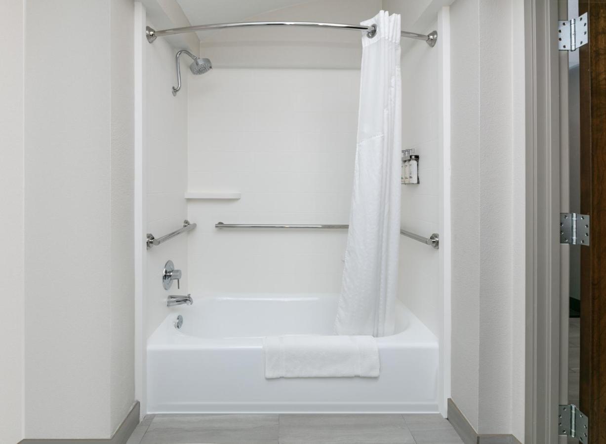 Standard Room with Two Queen Beds,1708330249:JPEG
