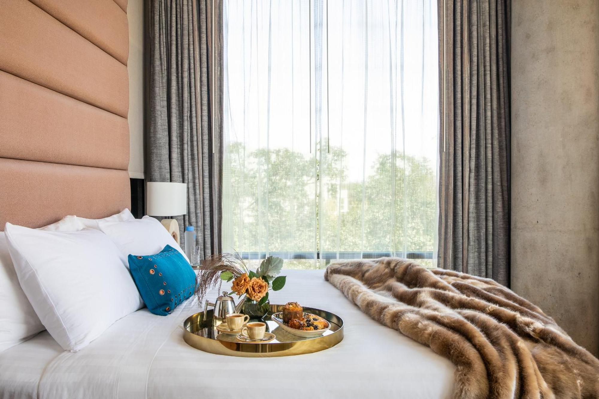 Corner King Room