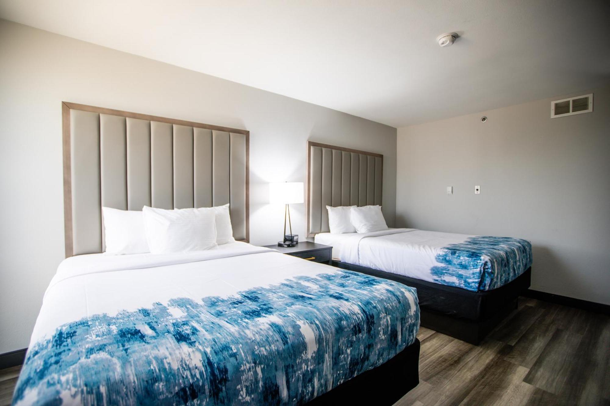Deluxe Queen Room with Two Queen Beds,1548704092:JPEG