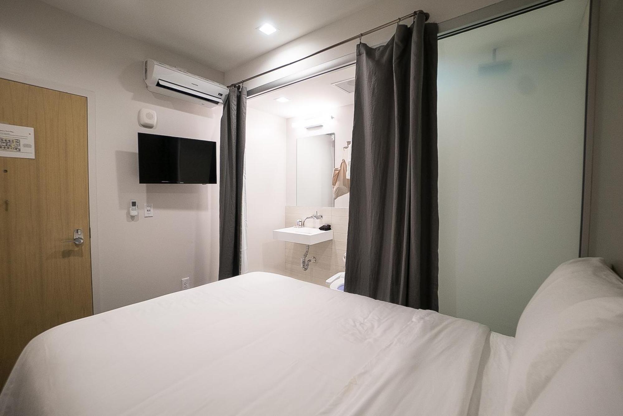 Small Double Room,1551211270:JPEG