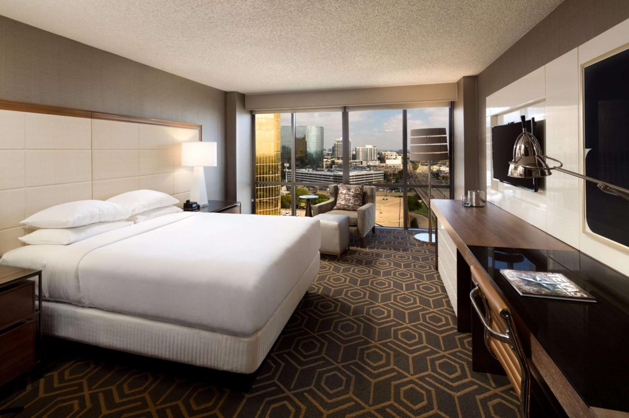 Queen Room with Roll-In Shower - Mobility Access/Non-Smoking