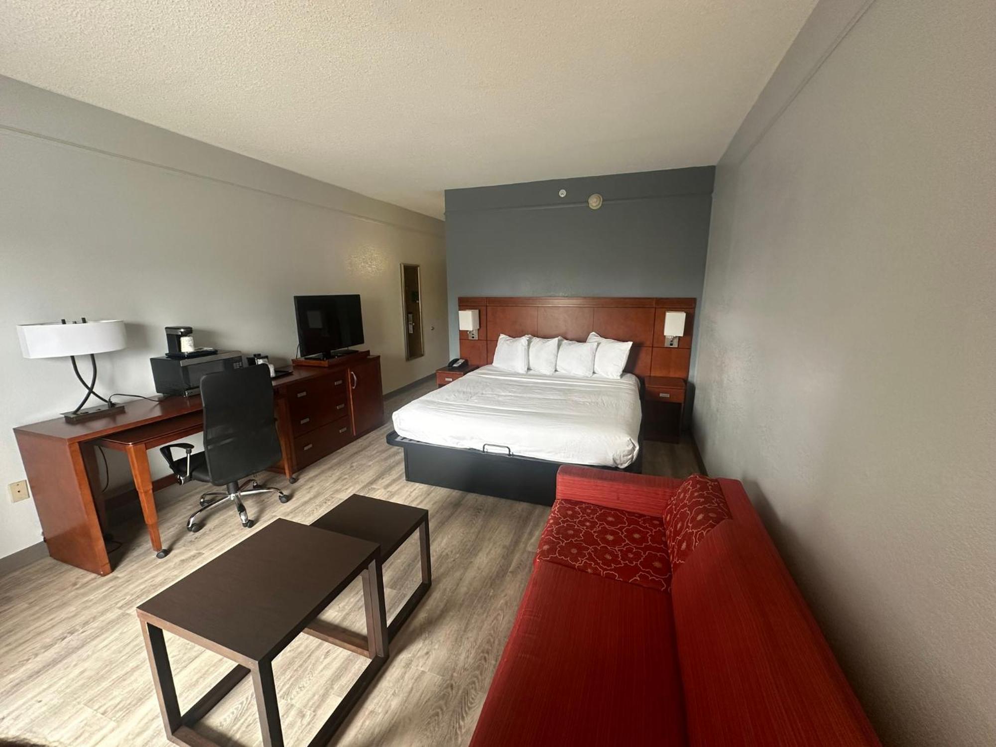 Deluxe King Room - Non-Smoking