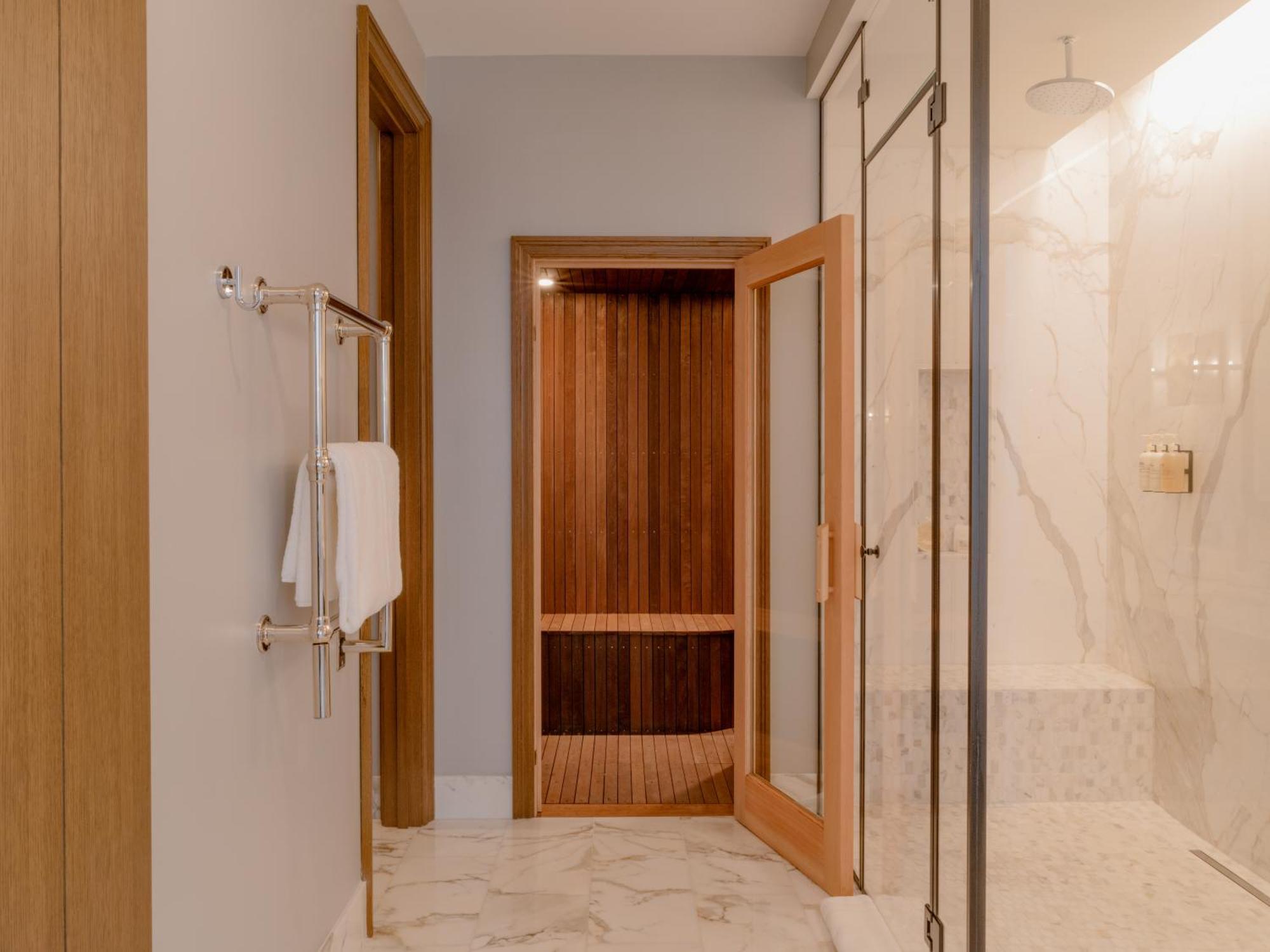Superior King Suite
