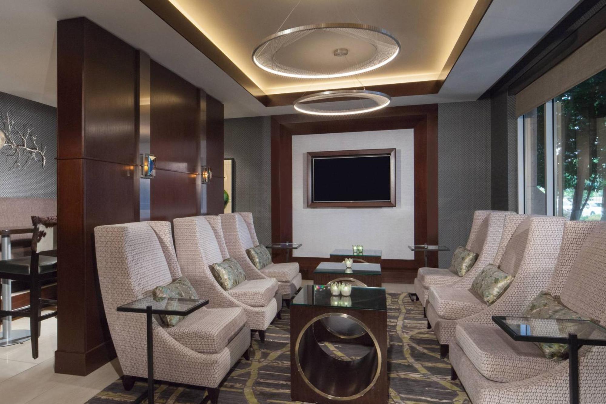 One Bedroom Suite One King Bed Sofa Bed High Floor