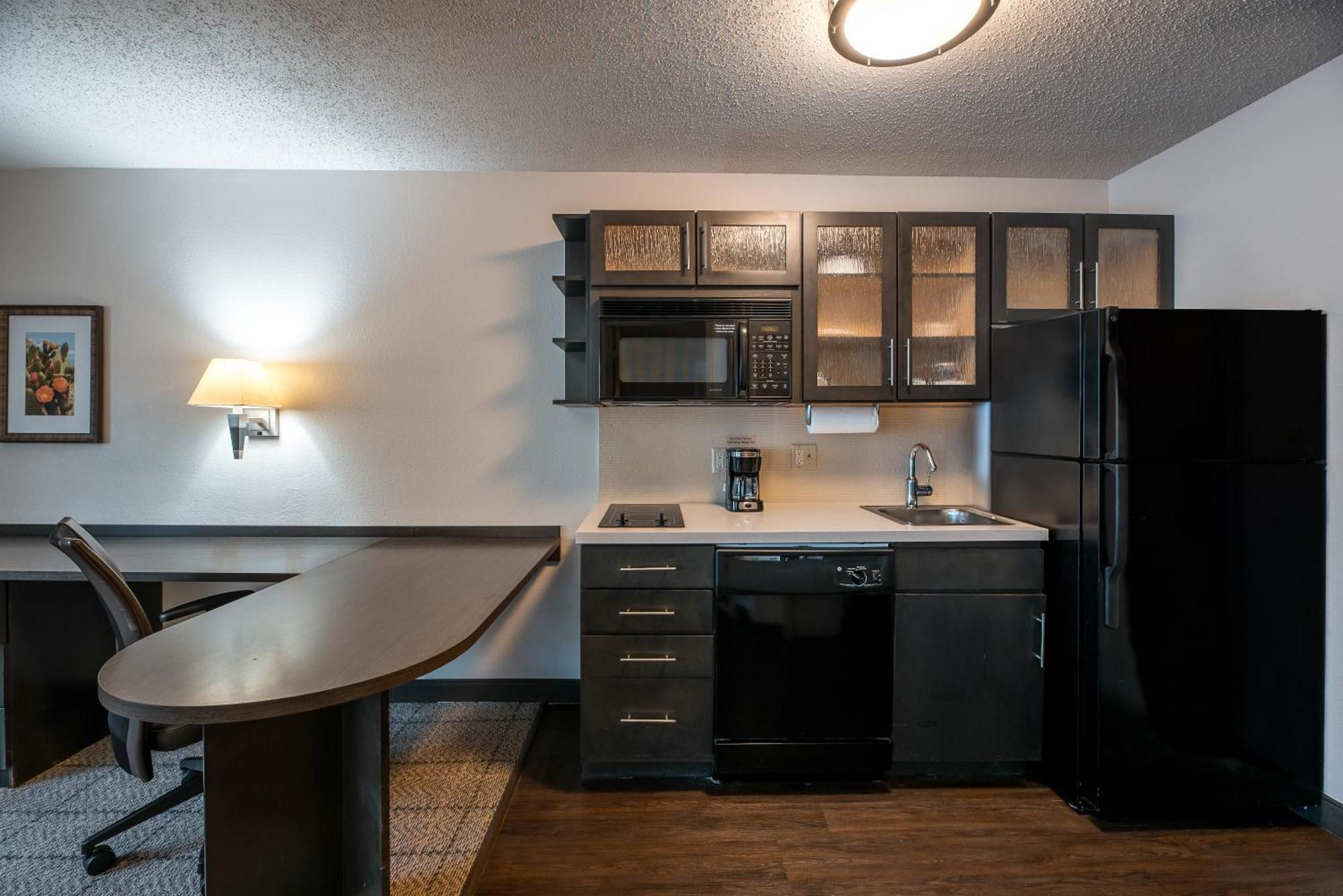 Studio Queen Suite Bathtub Mobility Accessible