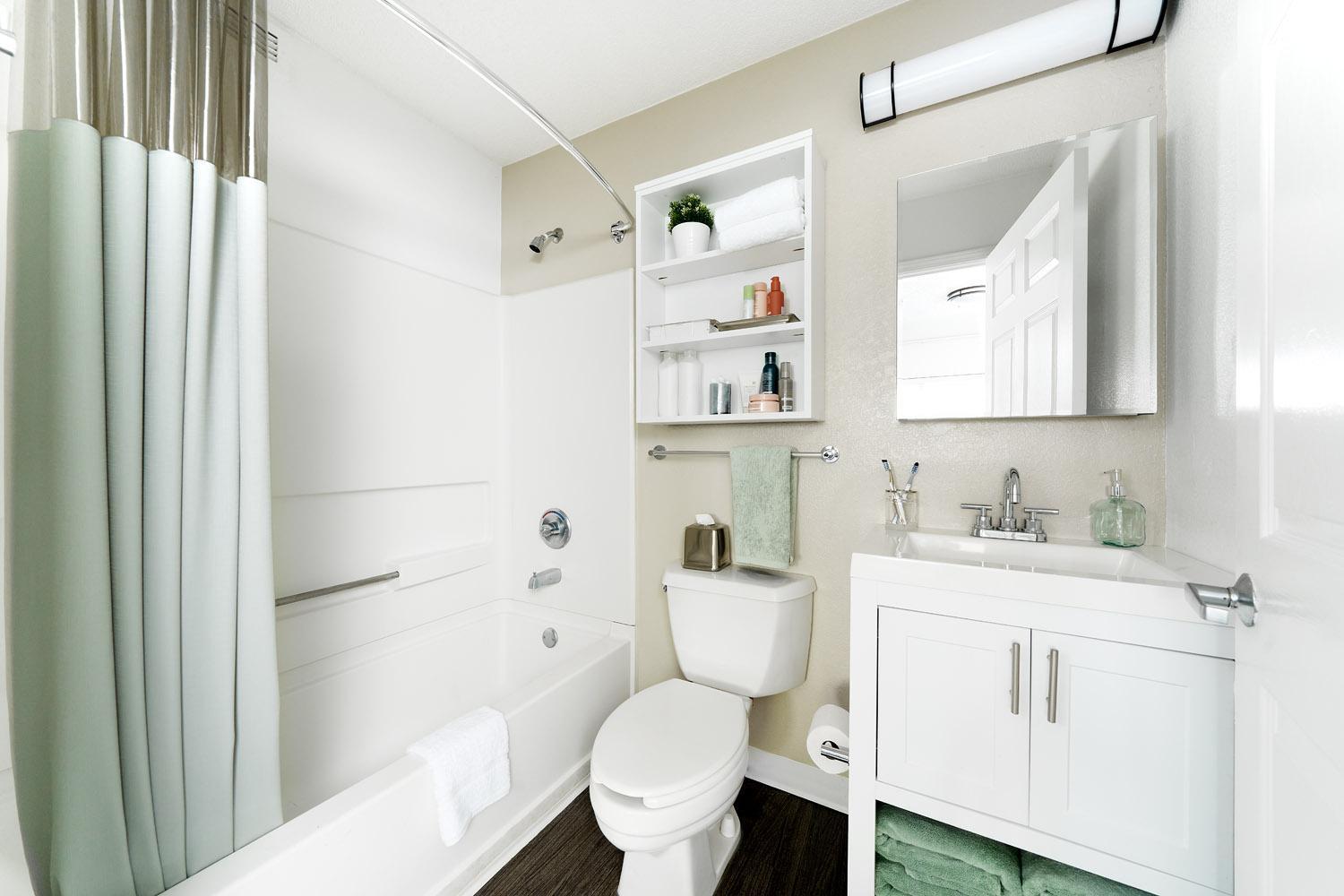 Premium Fully Renovated - 2 Full Bed Studio w/ Kitchen