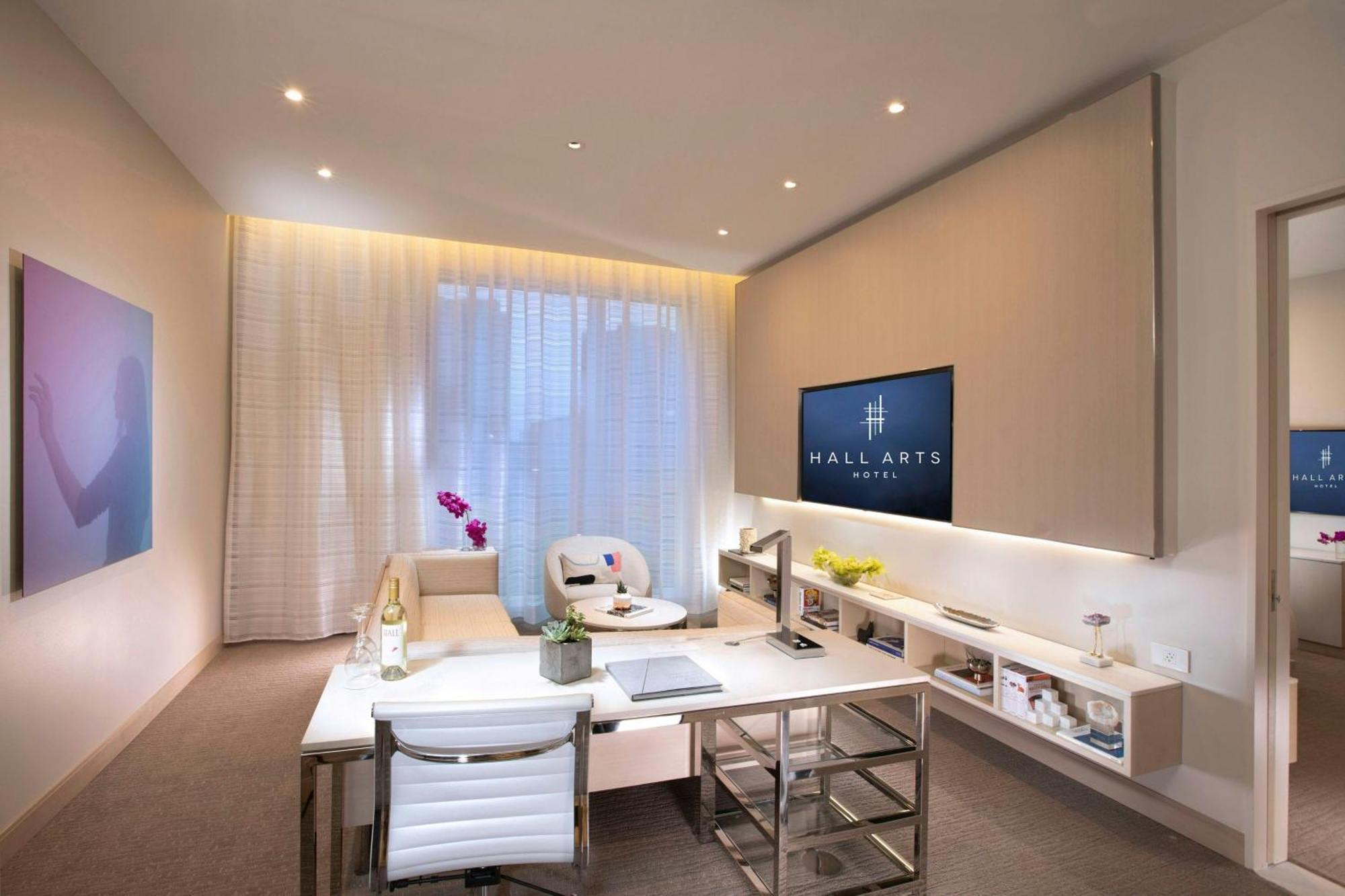 One-Bedroom Arts Suite with King Bed and City View