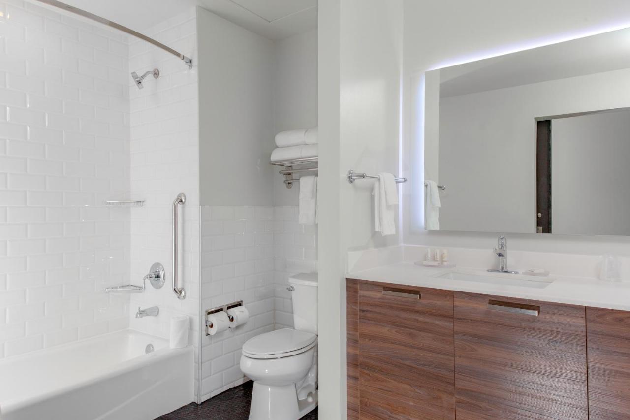 King Studio with Sofa Bed,744435523:JPEG