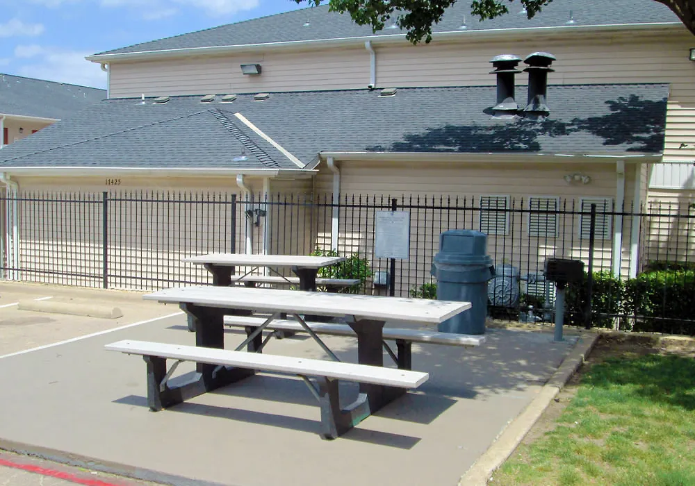 Hometowne Studios By Red Roof Dallas - North Addison/Tollway-1