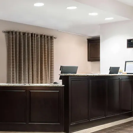 Days Inn & Suites By Wyndham Dallas-2