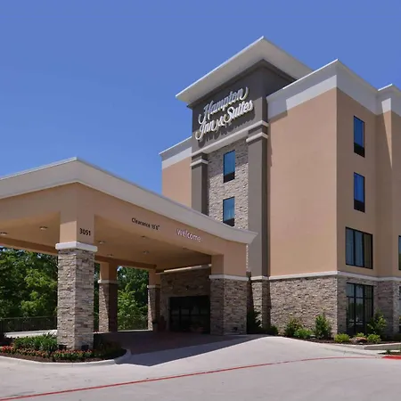 Hampton Inn & Suites Dallas Market Center-3