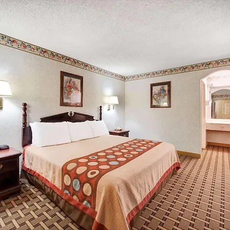Super 8 By Wyndham Dallas South-2