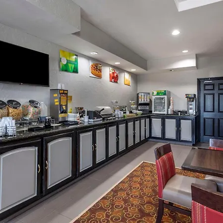 Quality Inn & Suites I-35 E-Walnut Hill-3
