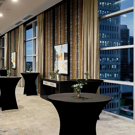 Courtyard By Marriott Dallas Downtown/Reunion District-2