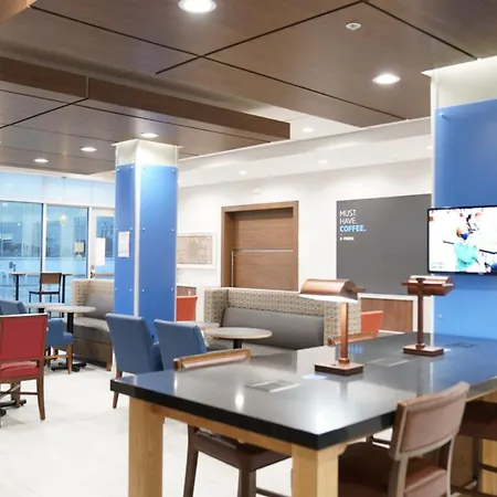 Holiday Inn Express & Suites - Dallas Market Center By Ihg-2