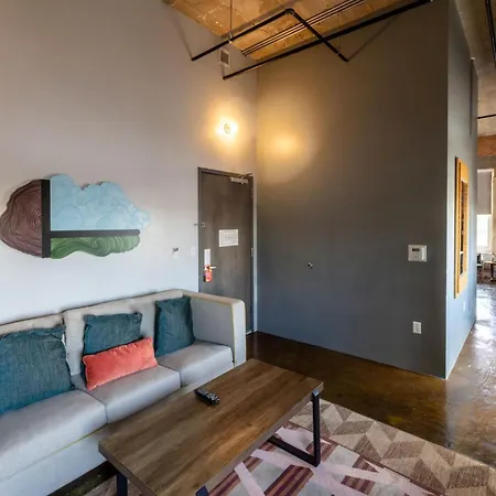Canvas Hotel Dallas-2