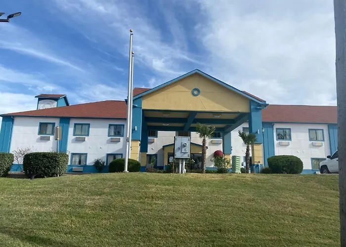 Tropicana Inn And Suites Dallas