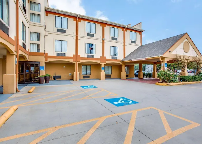 Comfort Inn & Suites Love Field-Dallas Market Center