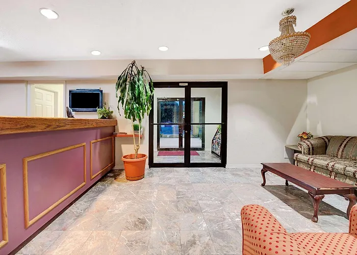 Super 8 By Wyndham Dallas South