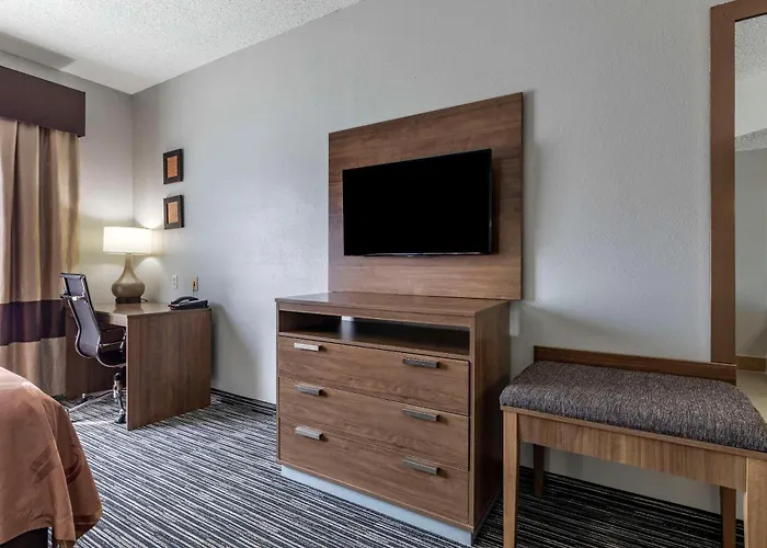Quality Inn & Suites I-35 E-Walnut Hill Oldham