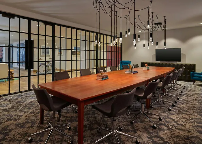 Dallas HotelsRenaissance Saint Elm Downtown